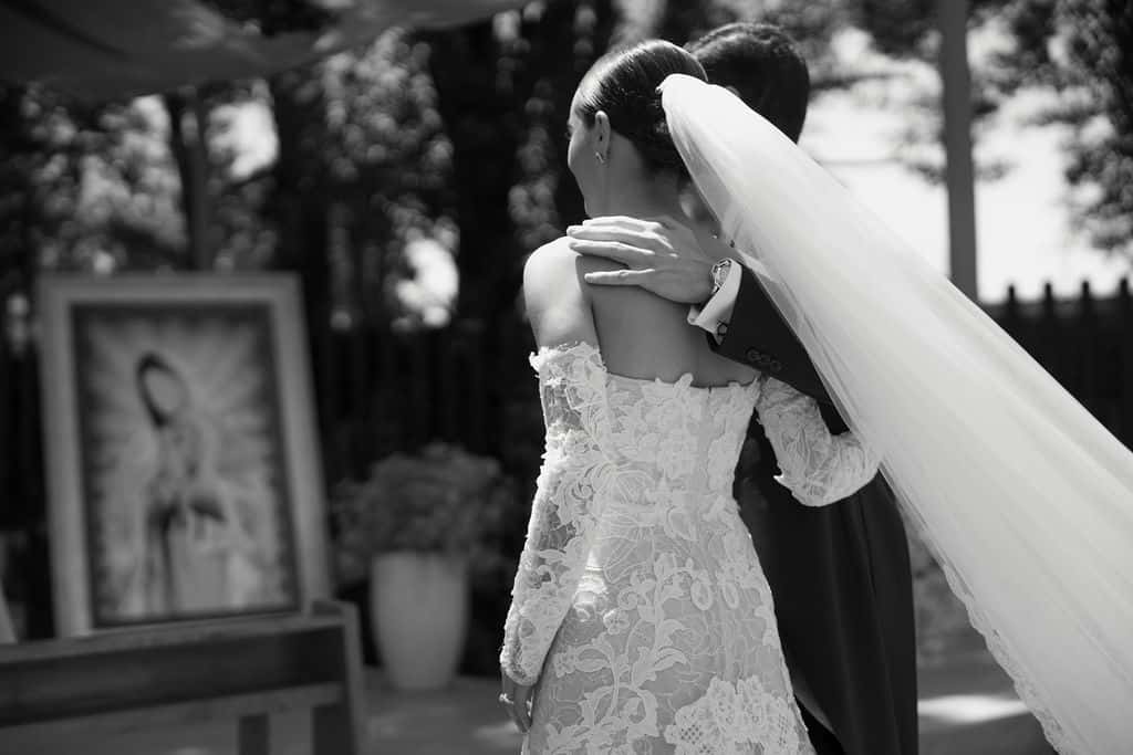 Bride and groom during the ceremony in the garden of Hacienda San Miguel